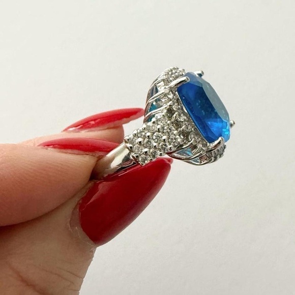 Blue Gemstone & Silver Large Cocktail Ring - Picture 3 of 6